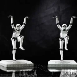 Figura Stormtrooper Patada De Grulla Star Wars de Nemesis Now