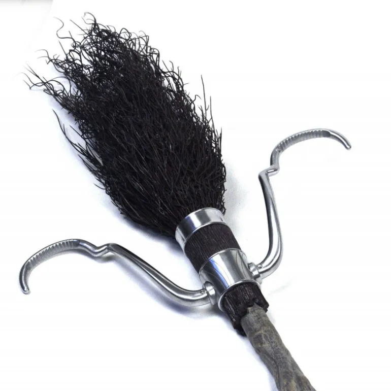 Réplica 1:1 Escoba Saeta de Fuego